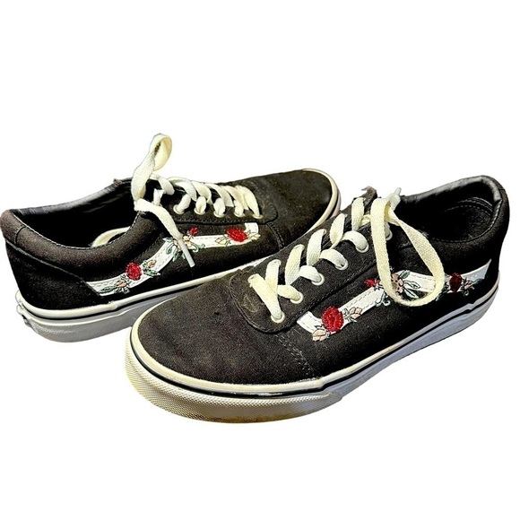 Vans Old Skool Skateboarding Shoe Sneaker‎ Black w/Embroidery Roses Missy Size 5 - Picture 1 of 11